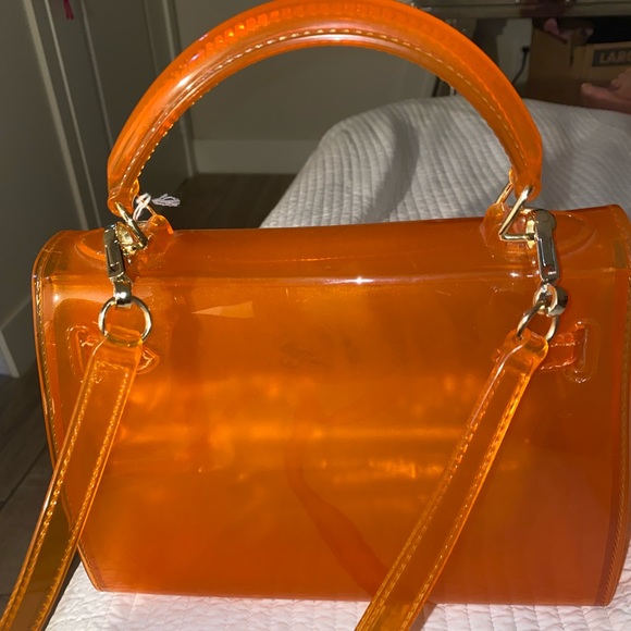 UN VOYAGE AU PAYS DES MERVEILLES - Picture 2 of 3